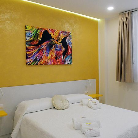 B&B Aida Rooms Чефалу Екстериор снимка