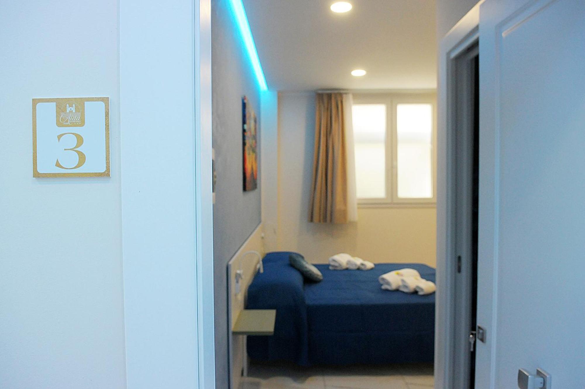 B&B Aida Rooms Чефалу Екстериор снимка