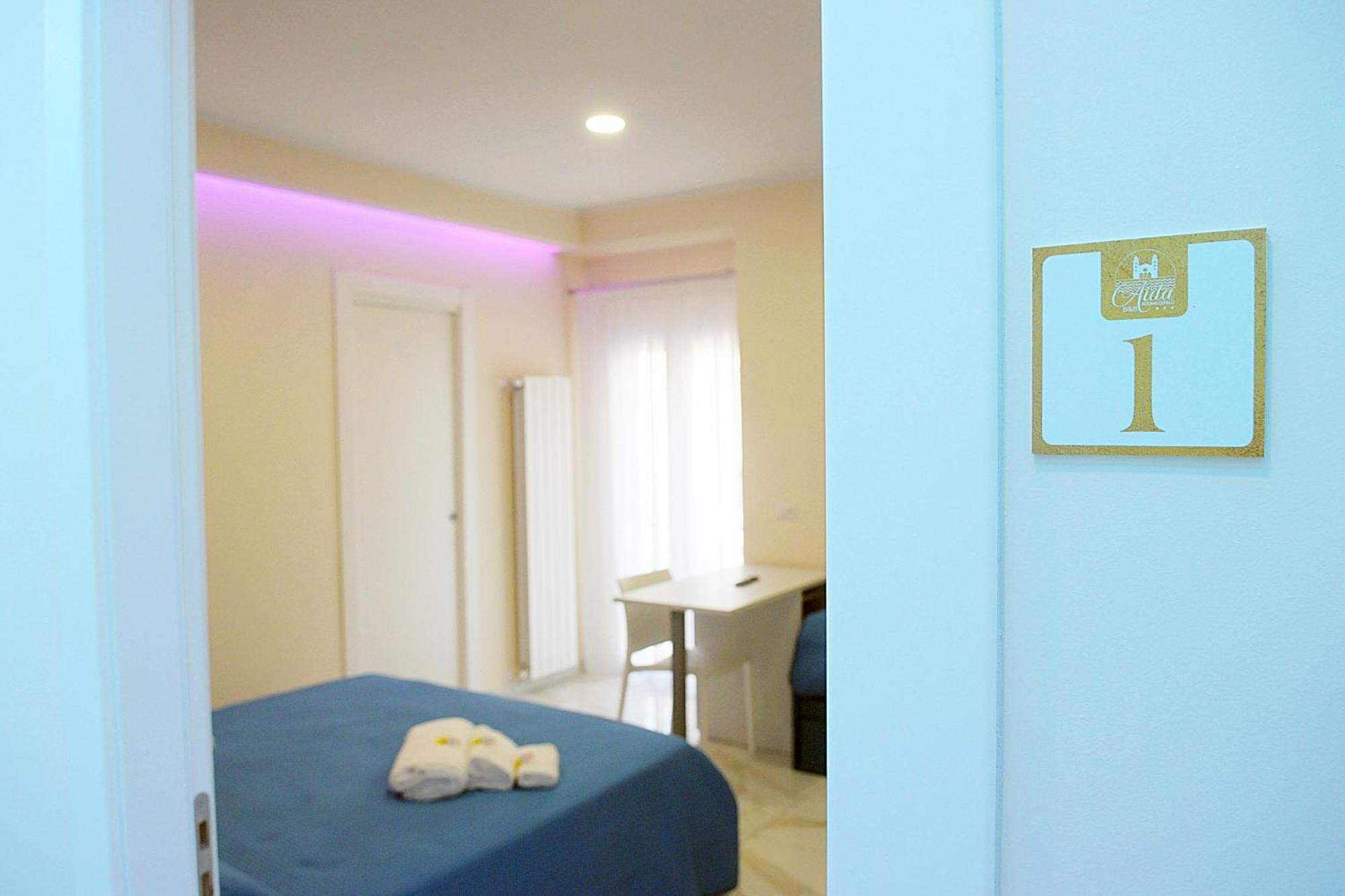 B&B Aida Rooms Чефалу Екстериор снимка