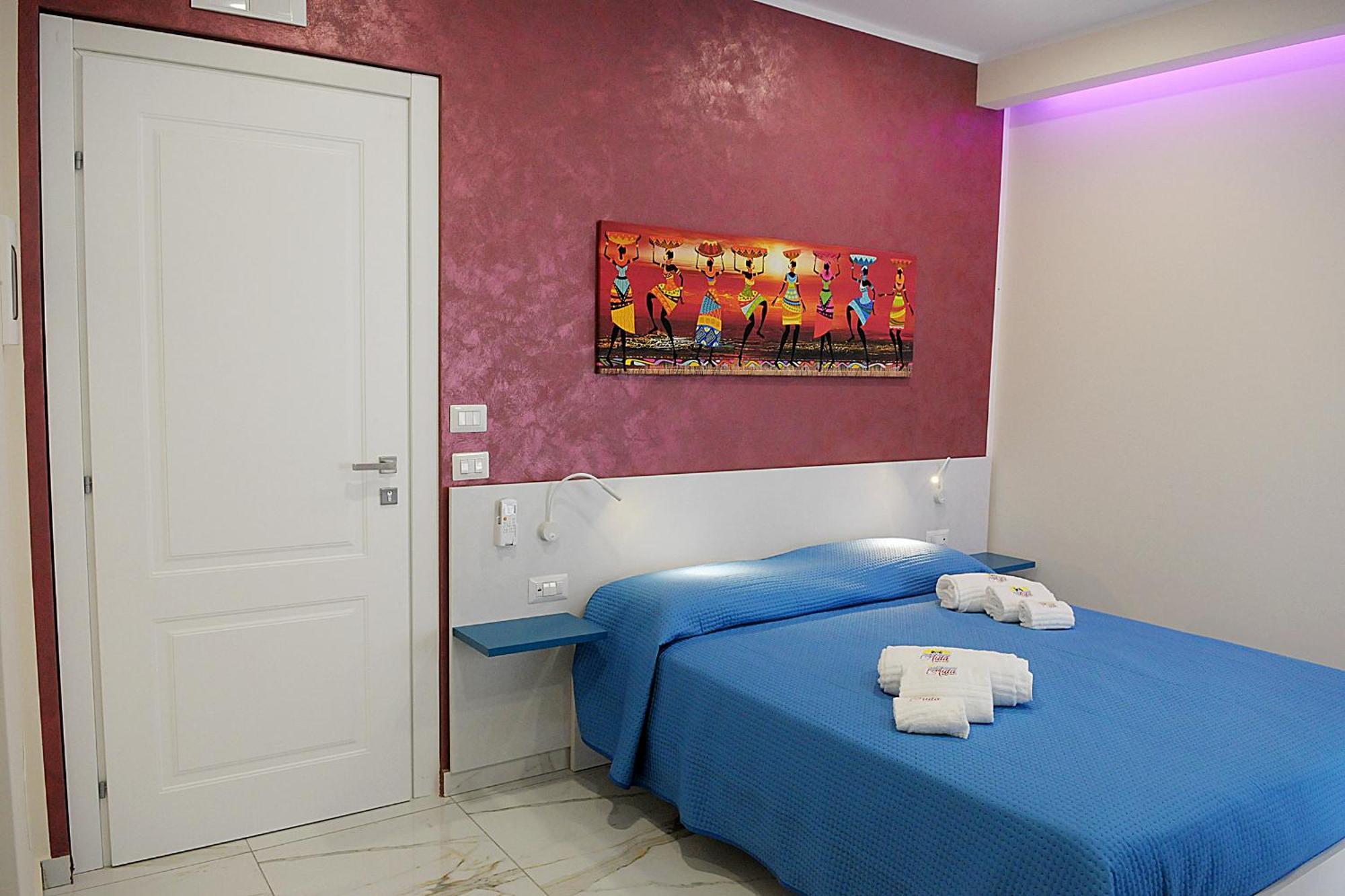 B&B Aida Rooms Чефалу Екстериор снимка