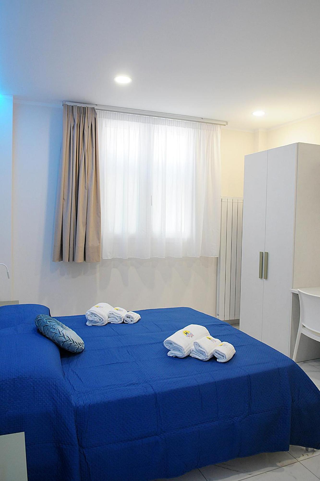 B&B Aida Rooms Чефалу Екстериор снимка