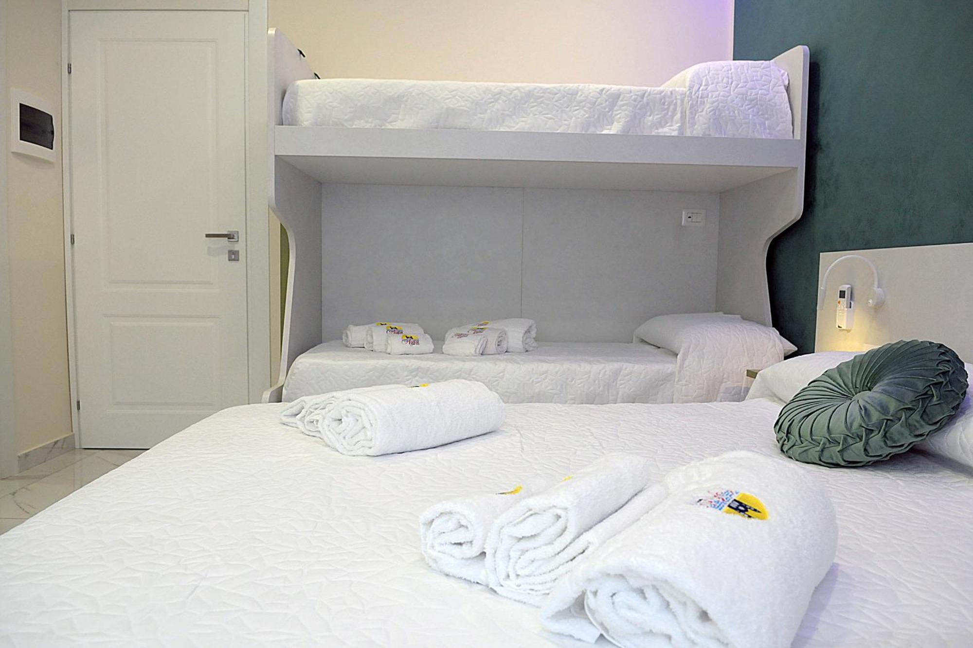 B&B Aida Rooms Чефалу Екстериор снимка