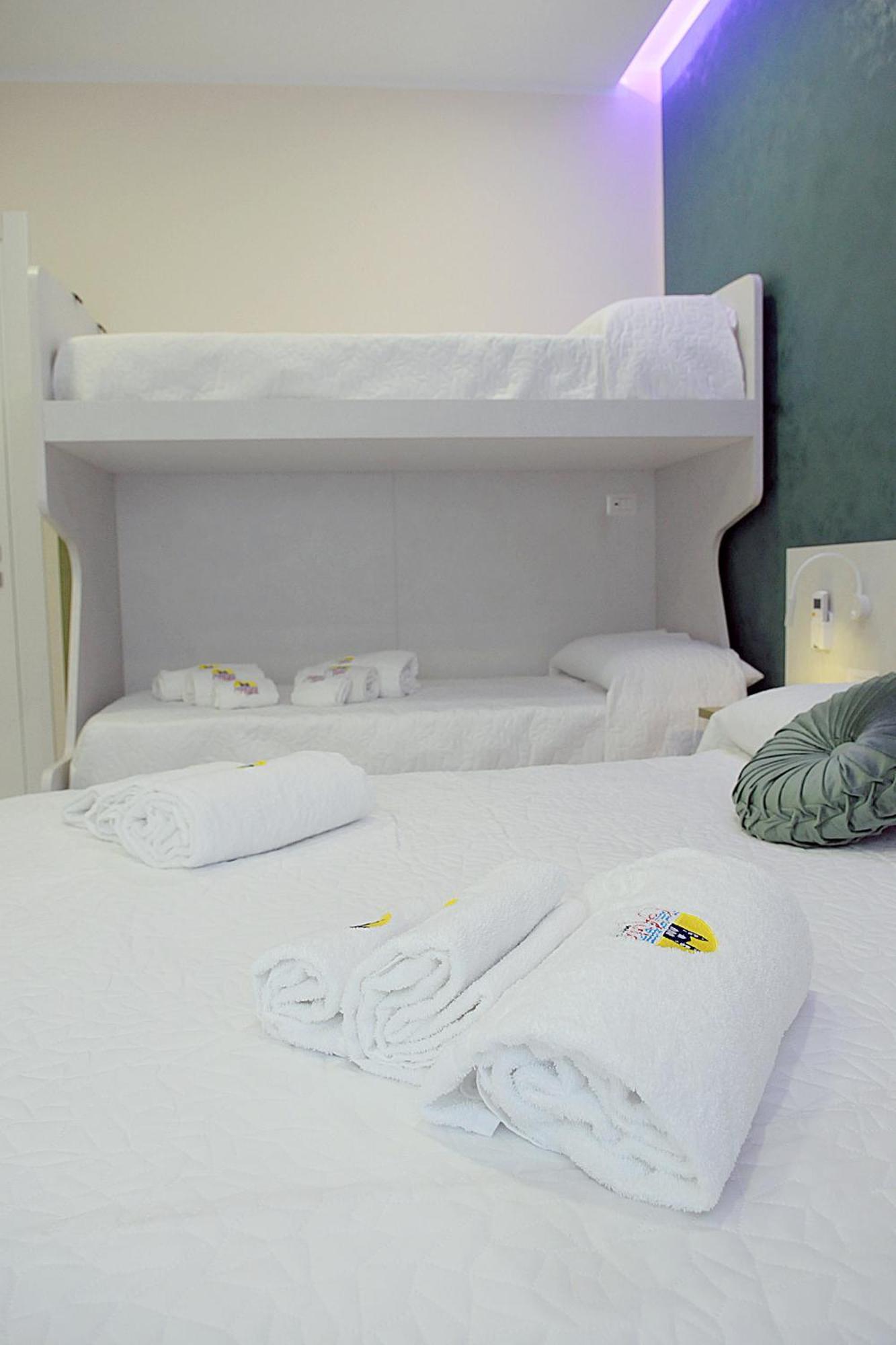 B&B Aida Rooms Чефалу Екстериор снимка